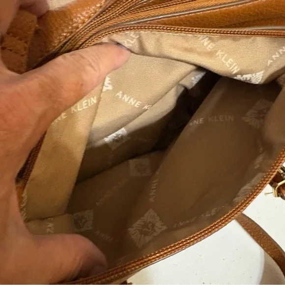 Anne Klein satchel handbag in a caramel or brown shade, - Picture 5 of 12
